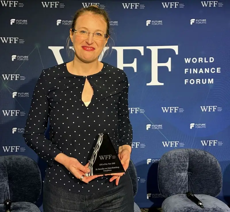 Dr. Veronika von Heise-Rotenburg bei der Verleihung des Awards „CFO of the Year – SME“ des World Finance Forum, 2026